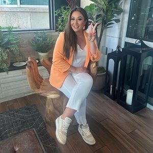 Meet your Posher, Laura